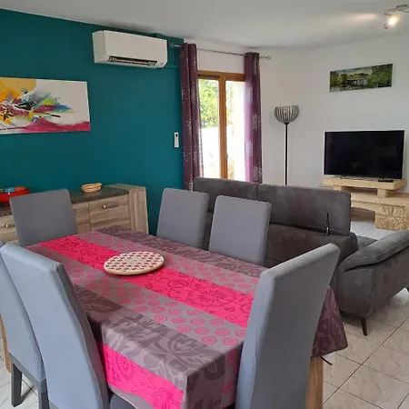 Dom wakacyjny Maison De Avec 4 Chambres-piscine-clim-wifi Claira